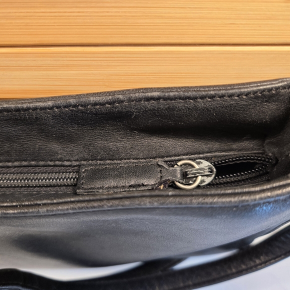 Kenneth Cole Black Leather Shoulder Bag - Picture 14 of 14